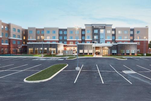 Residence Inn Richmond Midtown/Glenside allows 18 year olds to book a room in Richmond