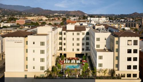 Residence Inn Los Angeles Glendale allows 18 year olds to book a room in Glendale