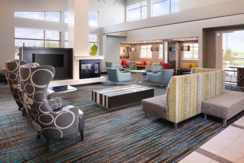 Residence Inn by Marriott Houston Pasadena allows 18 year olds to book a room in Pasadena