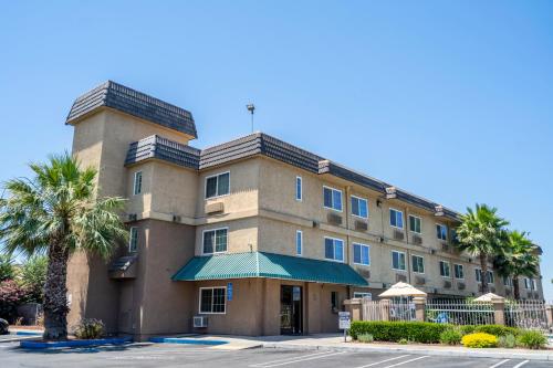 Quality Inn Modesto near Salida allows 18 year olds to book a room in Modesto