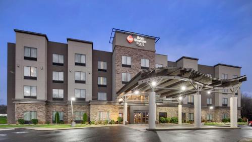 Best Western Plus Atrium Inn & Suites allows 18 year olds to book a room in Clarksville