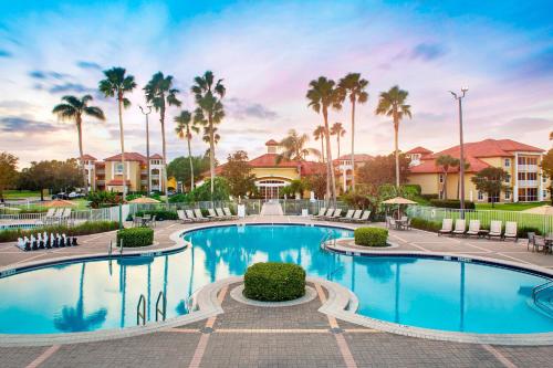 Sheraton PGA Vacation Resort Port St Lucie allows 18 year olds to book a room in Port St. Lucie