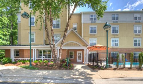 TownePlace Suites Raleigh Cary/Weston Parkway allows 18 year olds to book a room in Cary