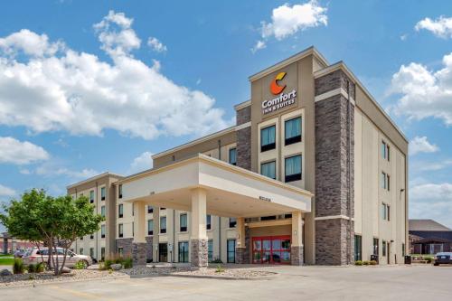 Comfort Inn & Suites Avera Southwest allows 18 year olds to book a room in Sioux Falls