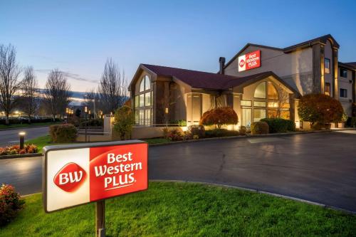 Best Western Plus Mill Creek Inn allows 18 year olds to book a room in Salem