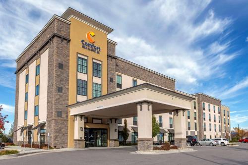 Comfort Inn & Suites Salt Lake City Airport allows 18 year olds to book a room in Salt Lake City