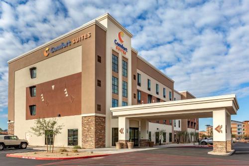 Comfort Suites Scottsdale Talking Stick Entertainment District allows 18 year olds to book a room in Scottsdale