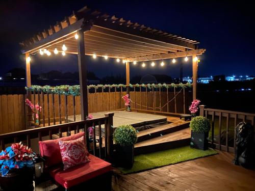 Private Rooms at Central Texas Suites with Hot Tub allows 18 year olds to book a room in Killeen