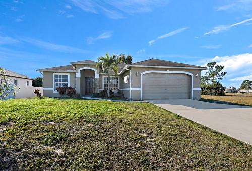 Large 3 bedroom house situated in a quiet neighborhood allows 18 year olds to book a room in Cape Coral