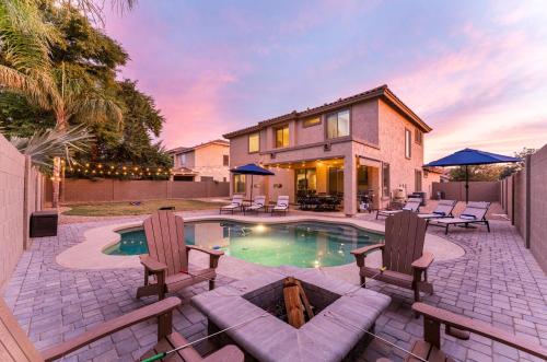 Arizona Retreat//3 Kings~Casita~Pool~GameRoom~FirePit allows 18 year olds to book a room in Gilbert