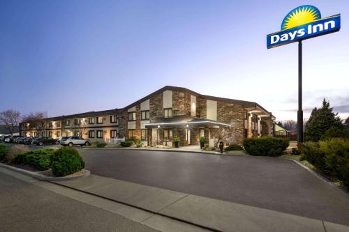 Days Inn by Wyndham Fort Collins allows 18 year olds to book a room in Fort Collins