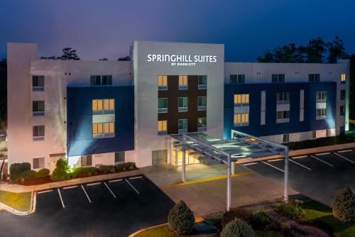 SpringHill Suites Tallahassee Central allows 18 year olds to book a room in Tallahassee