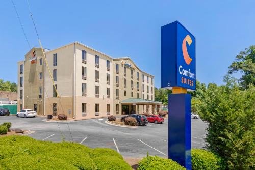 Comfort Suites Columbus State University Area allows 18 year olds to book a room in Columbus 