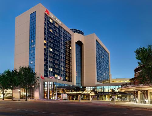 Chattanooga Marriott Downtown allows 18 year olds to book a room in Chattanooga