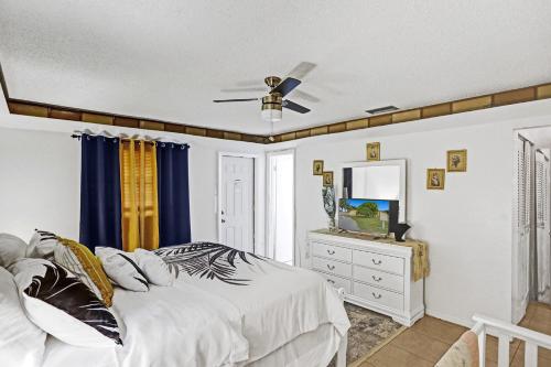 RJ3 guesthouse!Booking allows 18 year olds to book a room in Miramar