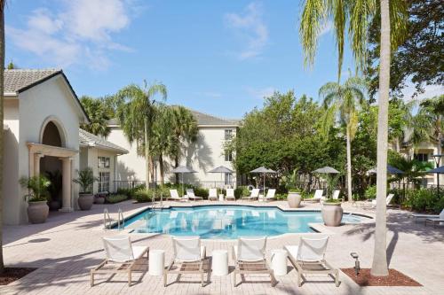 Stunning Centrally Located Apartments at New River Cove in South Florida allows 18 year olds to book a room in Fort Lauderdale