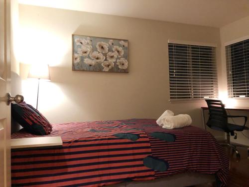 @ Marbella Lane - 4BR Homey Home w/ Piano allows 18 year olds to book a room in Fremont