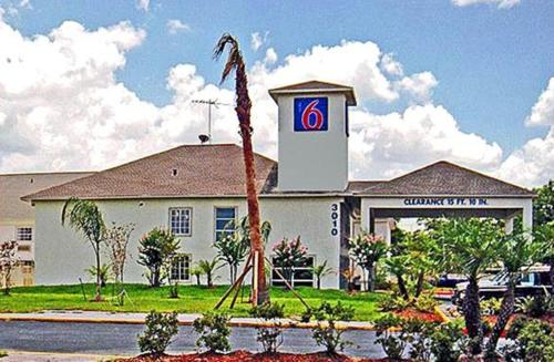 Motel 6-Pasadena, TX allows 18 year olds to book a room in Pasadena