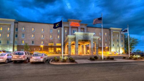 Hampton Inn & Suites Rochester Downtown allows 18 year olds to book a room in Rochester