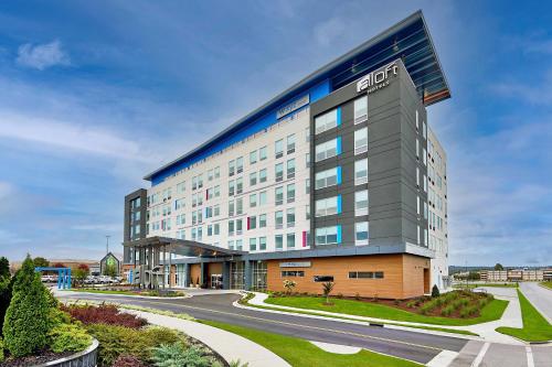 Aloft Chattanooga Hamilton Place allows 18 year olds to book a room in Chattanooga