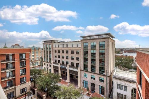 Cambria Hotel Savannah Downtown Historic District allows 18 year olds to book a room in Savannah