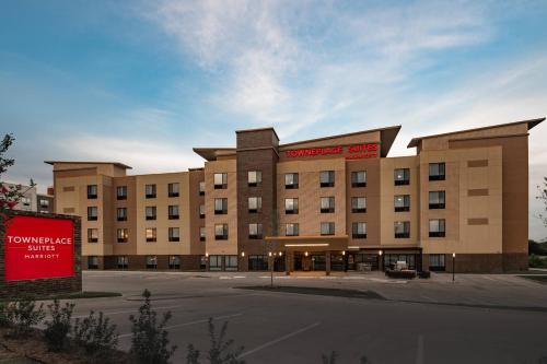 TownePlace Suites by Marriott Dallas Mesquite allows 18 year olds to book a room in Mesquite