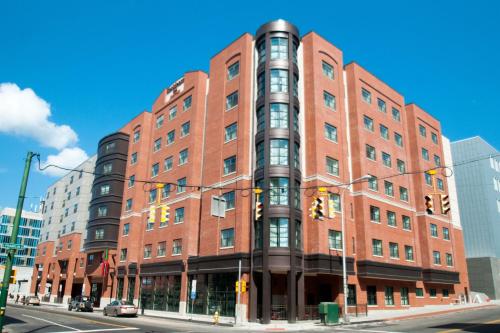 Residence Inn by Marriott Syracuse Downtown at Armory Square allows 18 year olds to book a room in Syracuse