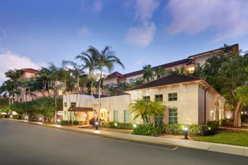 Residence Inn Fort Lauderdale SW/Miramar allows 18 year olds to book a room in Miramar