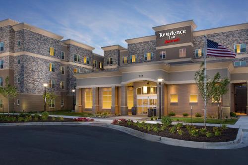 Residence Inn by Marriott Kansas City at The Legends allows 18 year olds to book a room in Kansas City