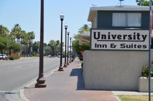 University Inn ASU/Tempe allows 18 year olds to book a room in Tempe