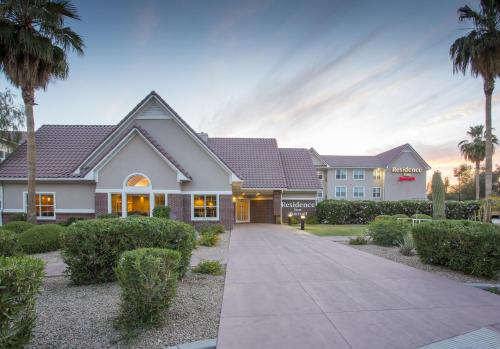 Residence Inn Phoenix Glendale/ Peoria allows 18 year olds to book a room in Peoria