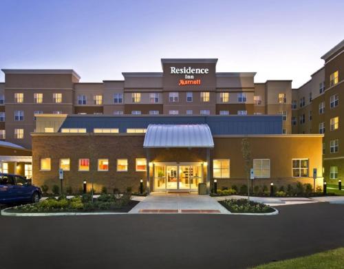 Residence Inn Newport News Airport allows 18 year olds to book a room in Newport News