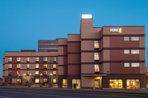 Home2 Suites by Hilton Denver West / Federal Center allows 18 year olds to book a room in Lakewood