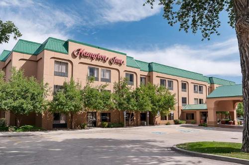 Hampton Inn Fort Collins allows 18 year olds to book a room in Fort Collins