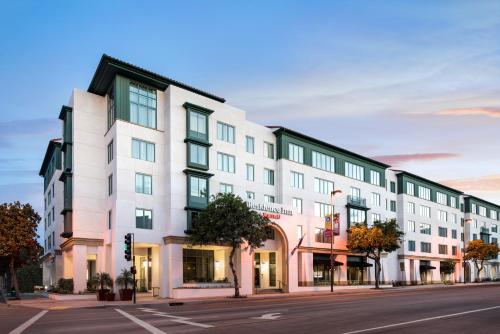 Residence Inn by Marriott Los Angeles Pasadena/Old Town allows 18 year olds to book a room in Pasadena