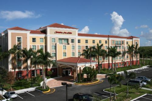 Hampton Inn & Suites Fort Lauderdale - Miramar allows 18 year olds to book a room in Miramar