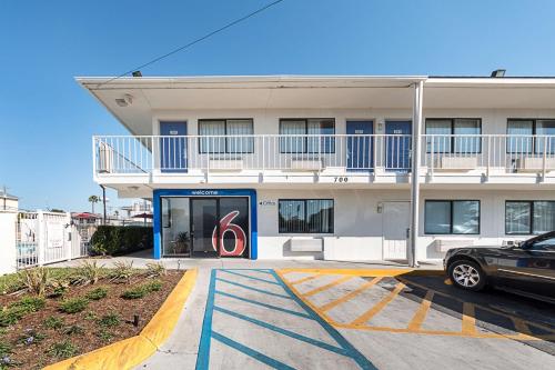 Motel 6-Mcallen, TX allows 18 year olds to book a room in McAllen