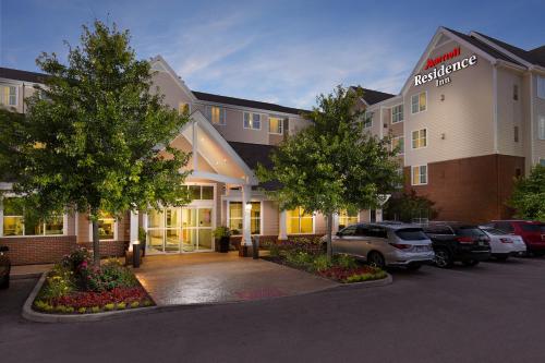 Residence Inn Dayton North allows 18 year olds to book a room in Dayton