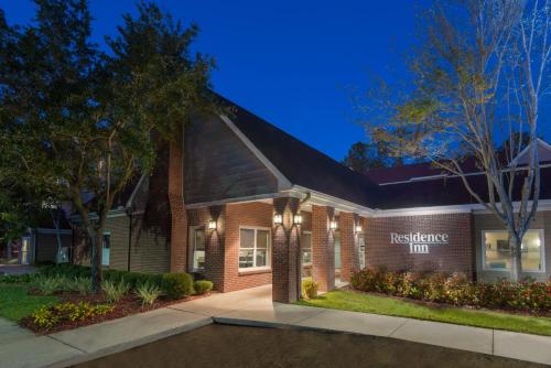 Residence Inn Tallahassee North I-10 Capital Circle allows 18 year olds to book a room in Tallahassee