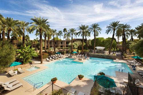 DoubleTree by Hilton Paradise Valley Resort Scottsdale allows 18 year olds to book a room in Scottsdale