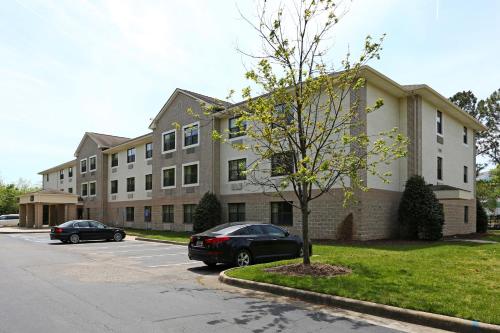 Extended Stay America Suites - Hampton - Coliseum allows 18 year olds to book a room in Hampton