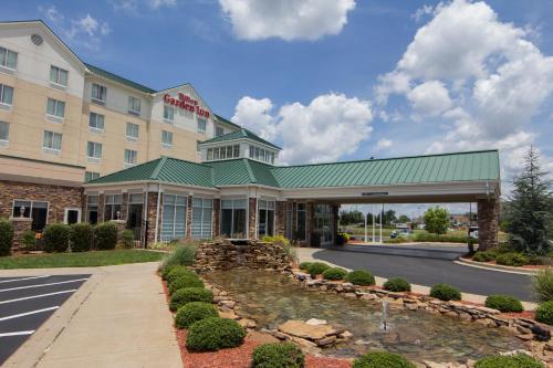 Hilton Garden Inn Clarksville allows 18 year olds to book a room in Clarksville