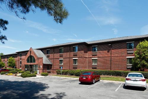 Extended Stay America Suites - Raleigh - Cary - Harrison Ave allows 18 year olds to book a room in Cary