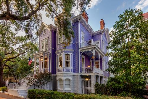 Amethyst Garden allows 18 year olds to book a room in Savannah