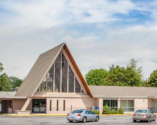 Parkview Inn and Conference Center allows 18 year olds to book a room in Allentown