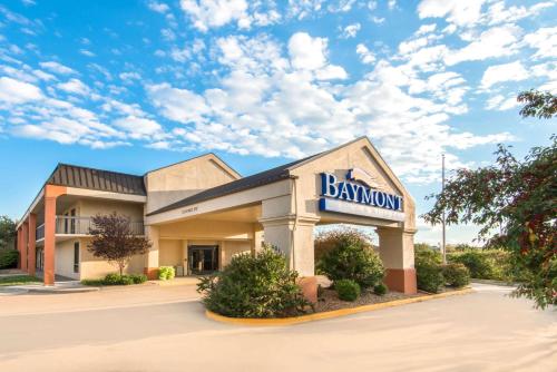 Baymont by Wyndham Topeka allows 18 year olds to book a room in Topeka