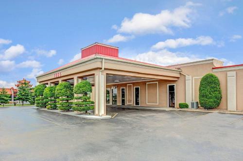 Ramada by Wyndham Murfreesboro allows 18 year olds to book a room in Murfreesboro