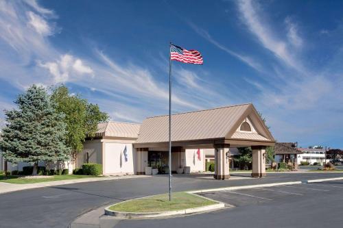 Ramada by Wyndham Provo allows 18 year olds to book a room in Provo