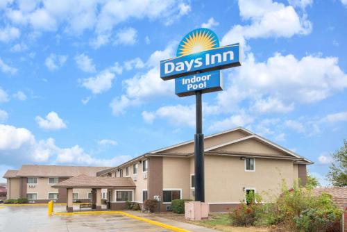 Days Inn by Wyndham Topeka allows 18 year olds to book a room in Topeka