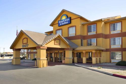 Days Inn & Suites by Wyndham Surprise allows 18 year olds to book a room in Surprise